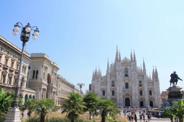 Piazza del Duomo, Milano 'nun ana meydanı ve Saint Mary' nin doğuşu Katedrali, dünyanın en büyük Gotik katedrali, Lombardy, İtalya