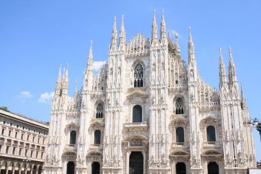 Muhteşem Milan Katedrali, Duomo di Milano, dünyanın en büyük Gotik katedrali ve İtalya 'nın Meydanı Piazza Duomo' daki Vittorio Emanuele galerisi.
