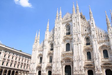 Muhteşem Milan Katedrali, Duomo di Milano, dünyanın en büyük Gotik katedrali ve İtalya 'nın Meydanı Piazza Duomo' daki Vittorio Emanuele galerisi.