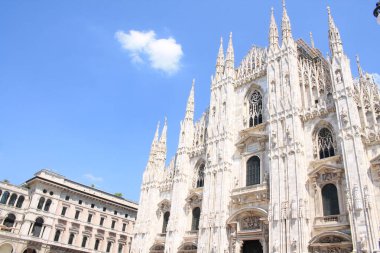 Muhteşem Milan Katedrali, Duomo di Milano, dünyanın en büyük Gotik katedrali ve İtalya 'nın Meydanı Piazza Duomo' daki Vittorio Emanuele galerisi.