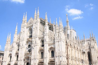 Muhteşem Milan Katedrali, Duomo di Milano, dünyanın en büyük Gotik katedrali ve İtalya 'nın Meydanı Piazza Duomo' daki Vittorio Emanuele galerisi.
