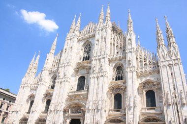 Muhteşem Milan Katedrali, Duomo di Milano, dünyanın en büyük Gotik katedrali ve İtalya 'nın Meydanı Piazza Duomo' daki Vittorio Emanuele galerisi.