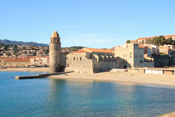 位于比利牛斯山脚下的著名的Collioure镇 位于西班牙边境前鲁西隆海岸的最后一段 弗尔迈耶海岸 免版税图库照片