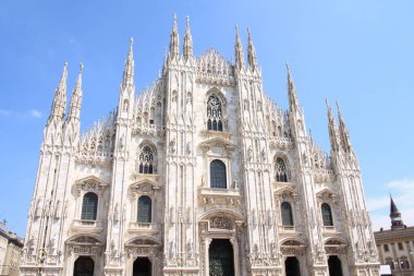 Muhteşem Milan Katedrali, Duomo di Milano, dünyanın en büyük Gotik katedrali ve İtalya 'nın Meydanı Piazza Duomo' daki Vittorio Emanuele galerisi.