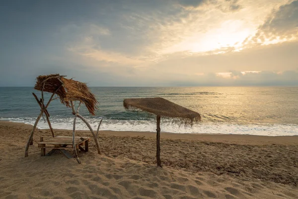 地中海の日没時の波 — ストック写真