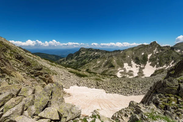 Trudny Szlak Turystyczny Prowadzący Pod Górę Przez Skały Góry Pirin — Zdjęcie stockowe