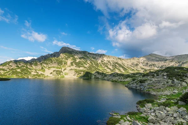 Jezioro Popovo Bezbog Bułgaria Refleksji Gór Lecie — Zdjęcie stockowe