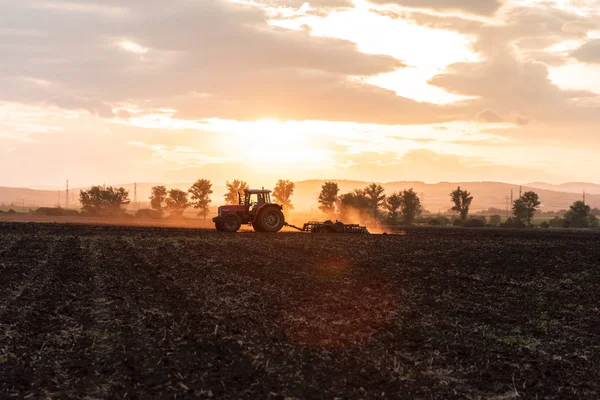 Agricultura Tractor Arado Pulverización Campo — Foto de Stock