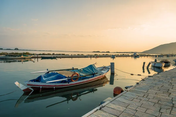 夏にギリシャのIkaria島のAgios Kirikos村 — ストック写真