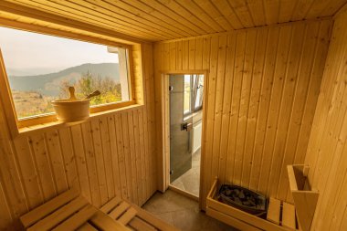 Koltuklu ahşap sauna. Sauna spa 'nın iç aksesuarları.