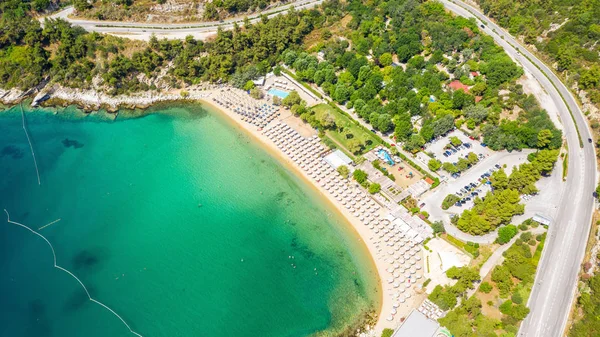 Вид с воздуха на пляж. Натуральный мыс в конце лета — стоковое фото