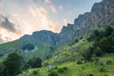 Bulgaristan 'ın en büyük şelalesi. Raysko Praskalo.