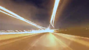 Gece Otobanı 'nda giden bir arabanın zaman aşımı