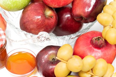 Rosh Hashanah, Yahudi Yeni Yılı, Geleneksel Semboller, Cam Kavanozda Bal, Nar, Hurma, Kırmızı ve Yeşil Elma
