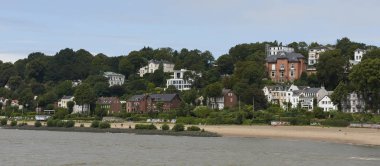 Hamburg Limanı, güneşli bir günde Almanya