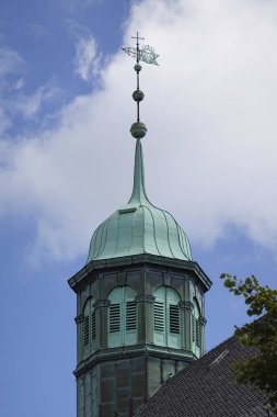 Güneşli bir günde eski kule Kopenhag, Danimarka