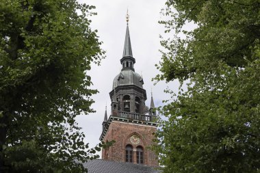 Güneşli bir günde eski kule Kopenhag, Danimarka