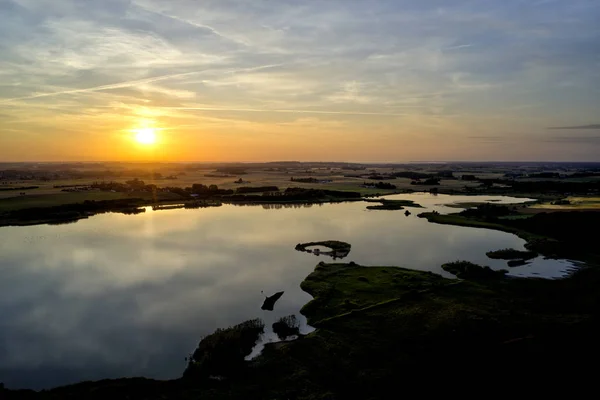 丹麦日落时湖鸟瞰图 — 图库照片