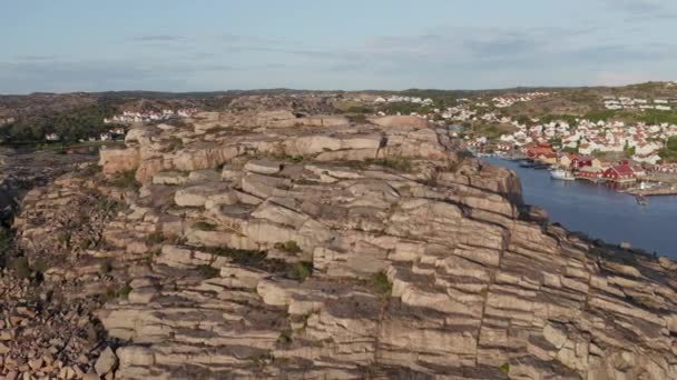 Vista Aérea Una Hermosa Puesta Sol Ulebergshamn Hunnebostrand Suecia — Vídeo de stock