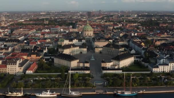 Vista Aérea Del Castillo Amalienborg Situado Copenhague Dinamarca Amanecer — Vídeo de stock