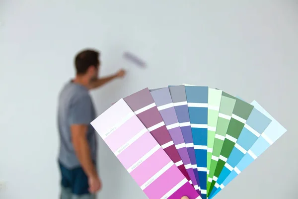 选择适合粉刷房间的颜色. — 图库照片