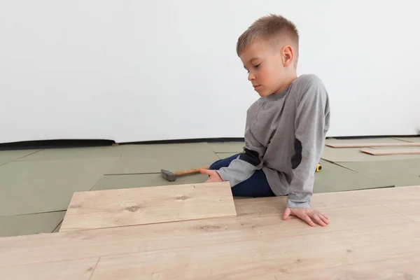 Ricostruzione del pavimento in legno. — Foto Stock