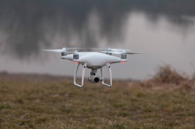 Uçan bir dronun görüntüsü..