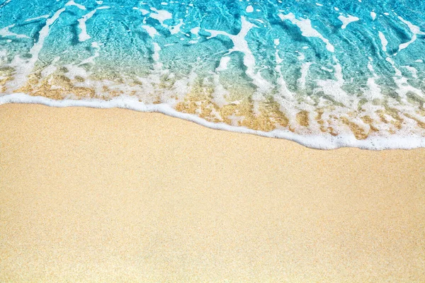 Blue Sea Wave White Foam Golden Sand Beach Turquoise Ocean — Stock Photo, Image