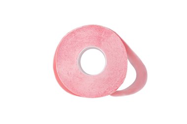 Beyaz arka plandaki tuvalet kağıdı kapalı, bir pembe yumuşak tuvalet kağıdı, kağıt mendil, tasarım elemanı, stüdyo çekimi.