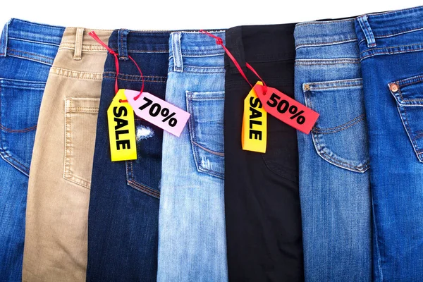 Loja Venda Roupas Descontos Jeans Cores Diferentes Azul Verde Preto — Fotografia de Stock