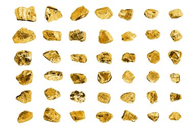 Beyaz zemin üzerine kurulmuş altın taşlar yakın plan, altın külçeleri koleksiyonu, sarı metal kaya örnekleri dokusu, altın madeni, altın cevheri, parlak altın kütleleri, kaba doğal altın kütleleri