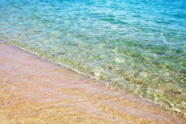 Золотой Песчаный Пляж Голубые Морские Волны Пейзаж Бирюзовая Прозрачная Вода — стоковое фото