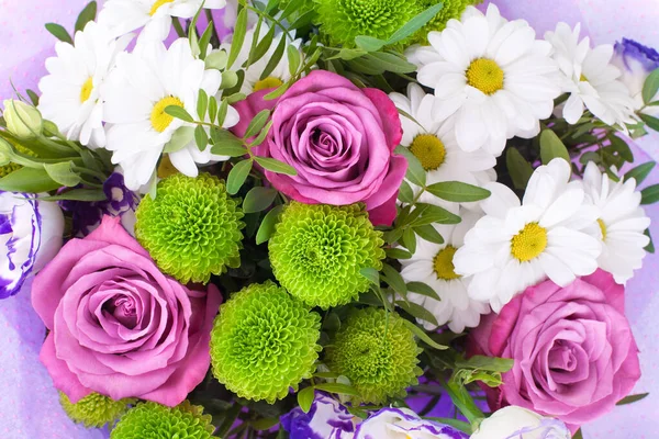 Blumenstrauß Rosa Rosen Weiße Chrysanthemen Grünes Laub Konzept Für Eine — Stockfoto