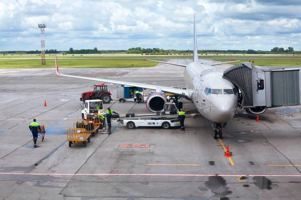 Novosibirsk Russia June 2019 Tolmachevo Airport Ground Handling Services Airplane — Stock Photo, Image