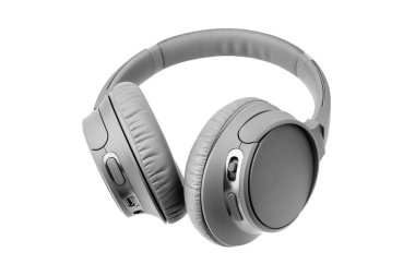 Beyaz arka plandaki gri kablosuz kulaklıklar yakından izole edilmiş, büyük deri kulaklık tasarımı ile gri bluetooth kulaklık, modern siyah wi-fi stereo ses kulaklıkları yan görüş, ses müzik cihazı