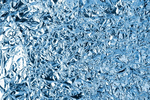 Zmačkaná Světle Modrá Fólie Zářící Textury Pozadí Lesklý Lesklý Studený — Stock fotografie