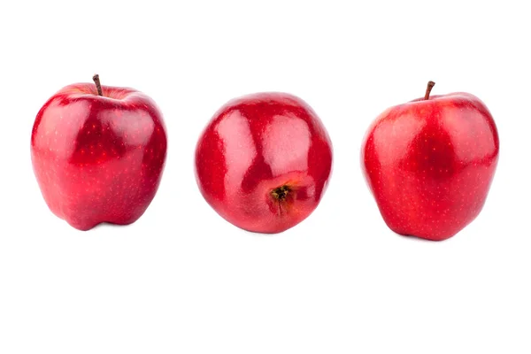 Trzy Czerwone Jabłka Białym Tle Izolowane Zbliżenie — Zdjęcie stockowe