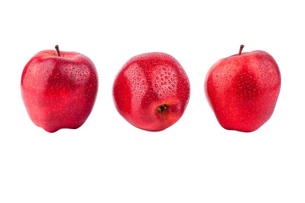 Tres Manzanas Rojas Gotas Agua Sobre Fondo Blanco Aisladas Cerca —  Fotos de Stock