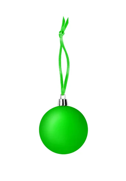 Grüne Glaskugel Auf Band Auf Weißem Hintergrund Isoliert Nahaufnahme Weihnachtsbaumschmuck — Stockfoto