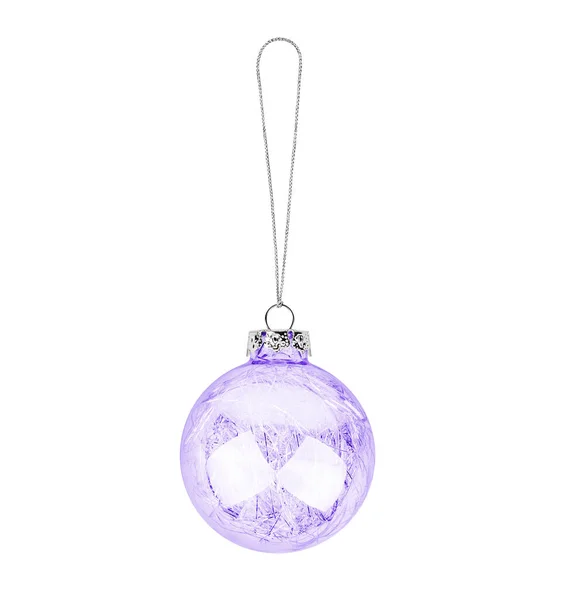 紫色透明玻璃球挂在线白色的背景上 与外界隔绝 紫罗兰圣诞树装饰 闪闪发光的圆形铝箔 传统新年装饰设计元素 圣诞玩具 — 图库照片