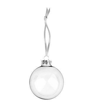 Kurdele beyaz arka planda asılı gümüş şeffaf cam top, izole edilmiş yakın plan, noel ağacı süslemesi, parlak yuvarlak mücevher, geleneksel yeni yıl dekorasyon unsuru, dekoratif xmas oyuncağı