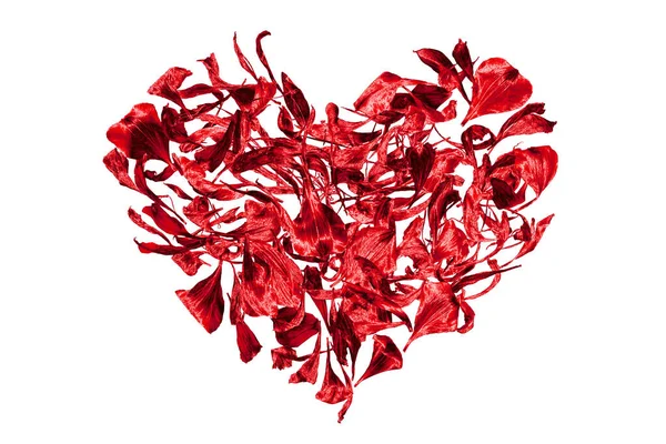 白い背景に花びらで作られた赤いハートを閉じ 美しいハート形の花のパターン バレンタインデーのサイン 愛のシンボル ロマンチックな休日の装飾 グリーティングカードのデザイン要素 — ストック写真