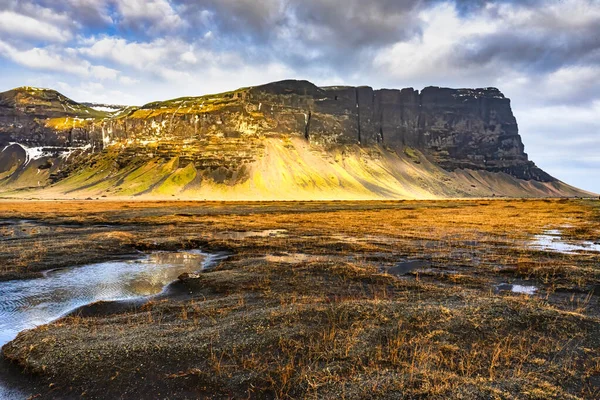 Ijslandse Landschap Door Gebroken Wolken Moerassen Kunnen Worden Gezien Vlakte — Stockfoto