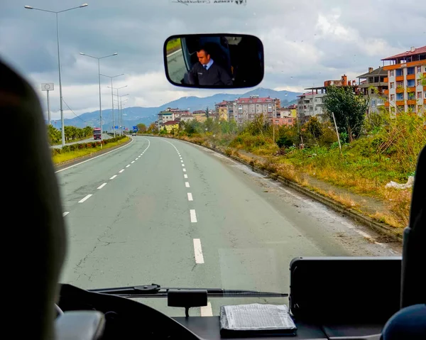 Otobanda otobüs yolculuğu.