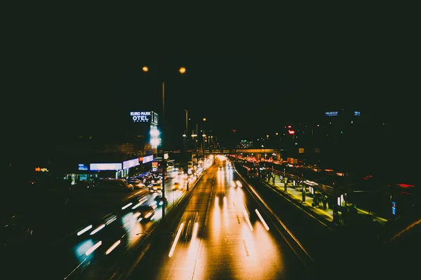 İstanbul 'da gece trafiği