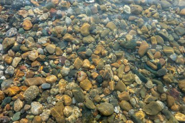 Yazın deniz, sahil ve kum.