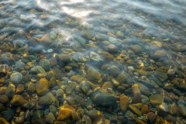 Yazın deniz, sahil ve kum.
