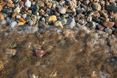 Yazın deniz, sahil ve kum.