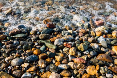 Yazın deniz, sahil ve kum.