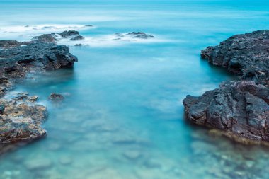 uzun süre deniz ve kayalara maruz kalmış.